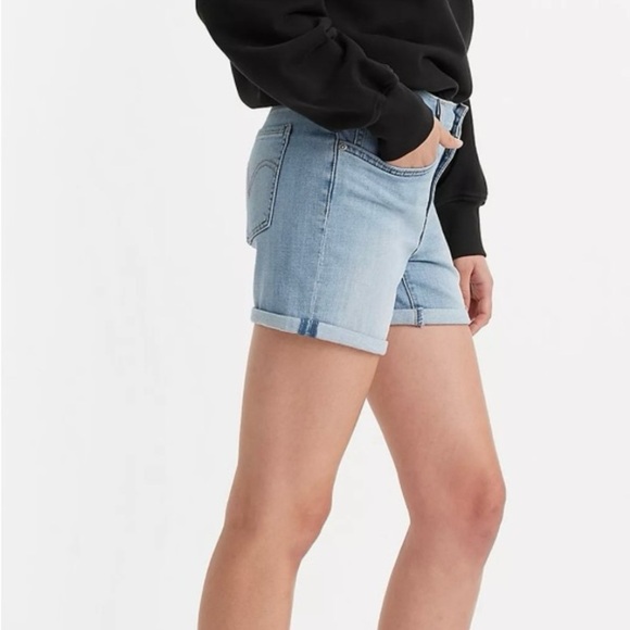 NWT Women's Levi's Mid Length Classic Blue Jean Shorts with Frayed Hem Size 28 - Picture 2 of 10